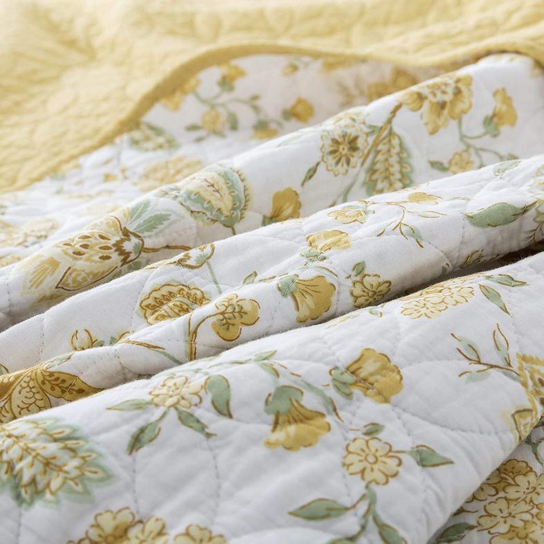 Comparing Duvets vs. Comforters: Which One Is Right for You?